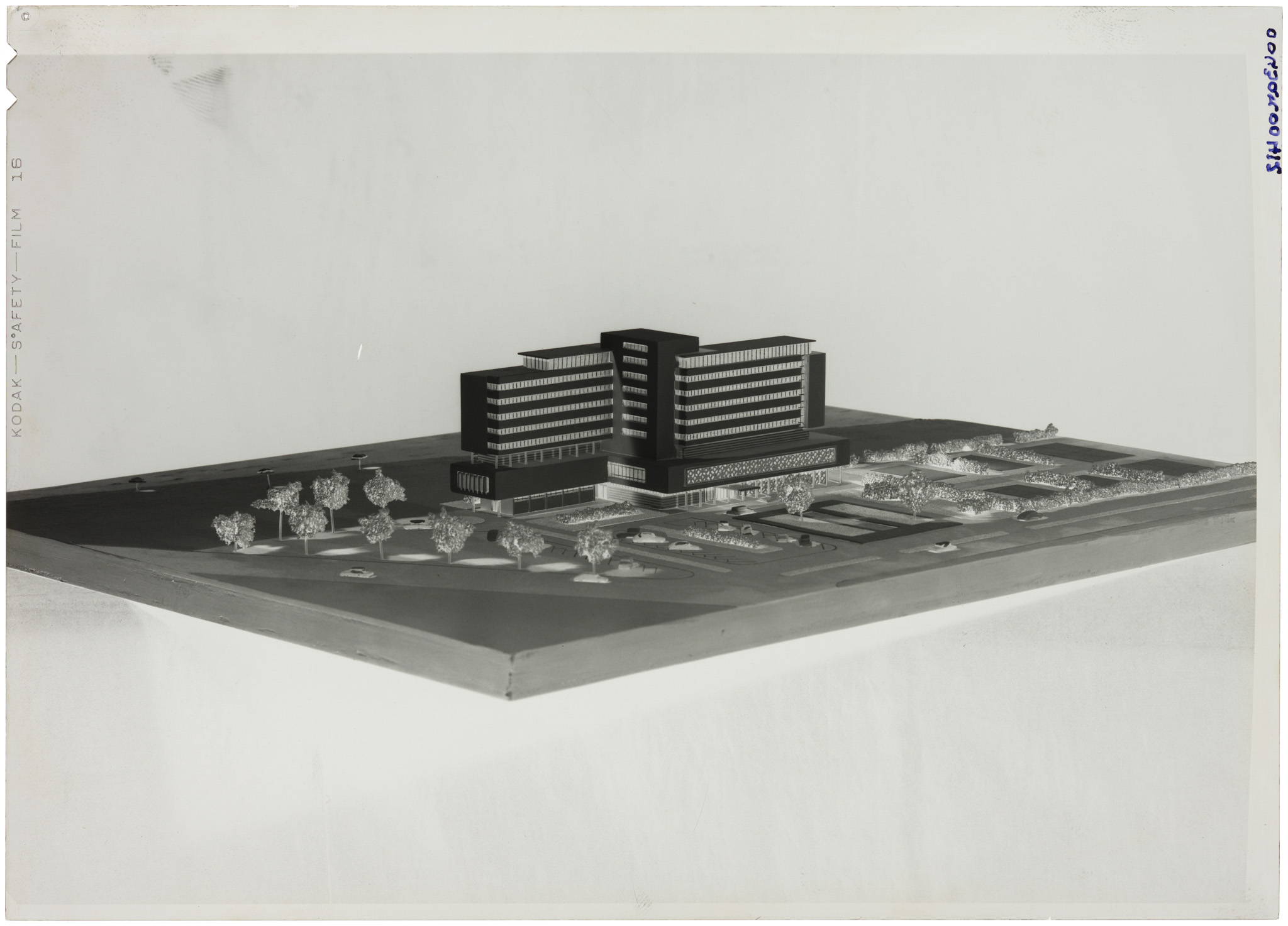 0043ar00412